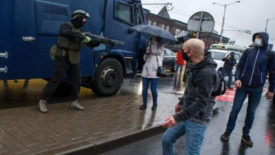 Éles lőszert is használhat mostantól a belarusz rendőrség a tüntetők ellen