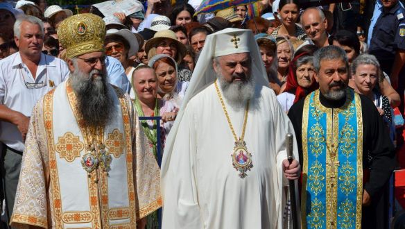 A kormány megbuktatásával fenyegetőzik a román ortodox egyház feje a járványügyi szigor miatt