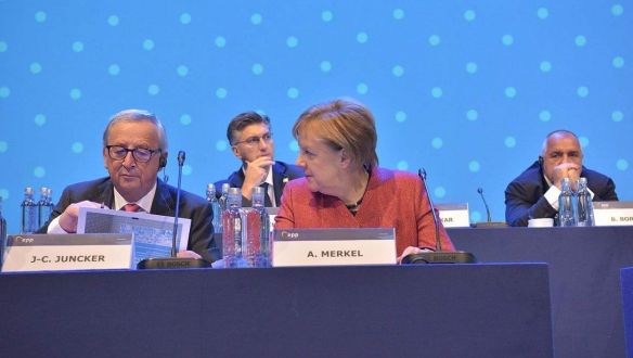 Juncker szerint Merkel kifejezetten alkalmas lenne EU-s vezetőnek