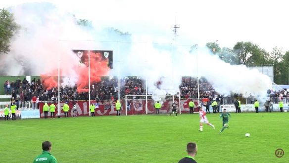 Túl komolyan a szerb stadionokban sem veszik a távolságtartást