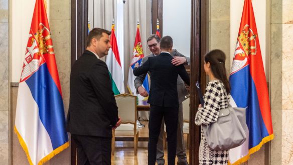Vučić Facebook-posztban méltatja Szijjártót és Orbánt, újabb közös projektek jönnek Szerbiával