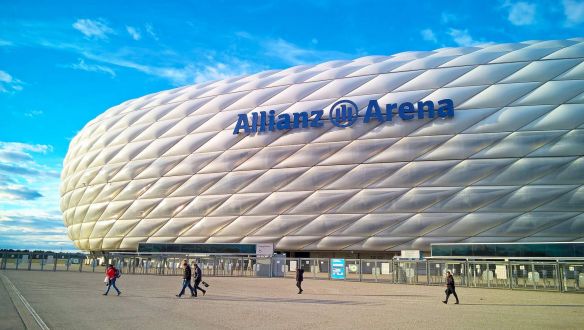Nem mindenki ért egyet azzal külföldön, hogy ne legyen szivárványszínű a müncheni stadion 