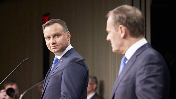 Alkotmányos válsággal fejelhetik meg a koronavírust a lengyelek