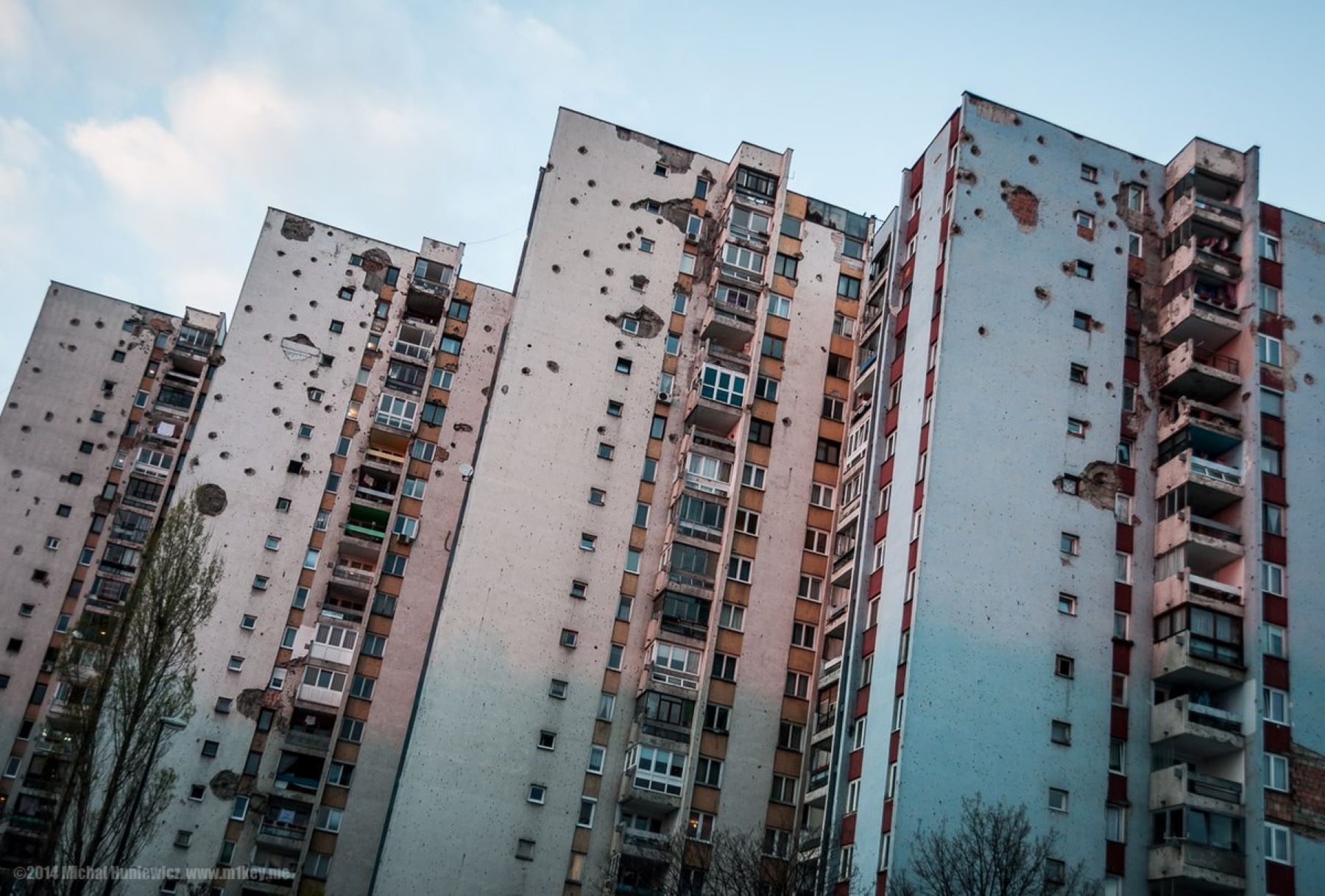Háborús károk a szarajevói épületeken