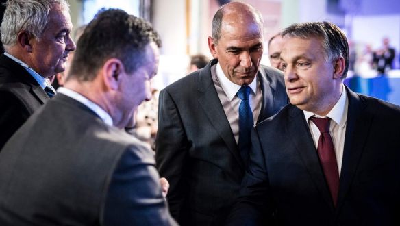 A szlovén kormányfő Orbán mellett áll ki, a saját kormánya is bírálja ezért