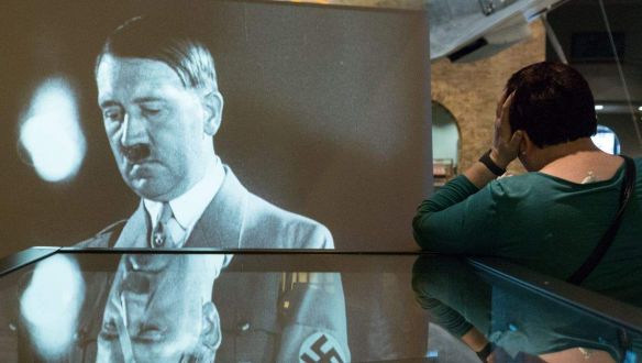Történelemtanárokat tiltott le a Youtube, akik Hitlerről töltöttek fel archív felvételeket