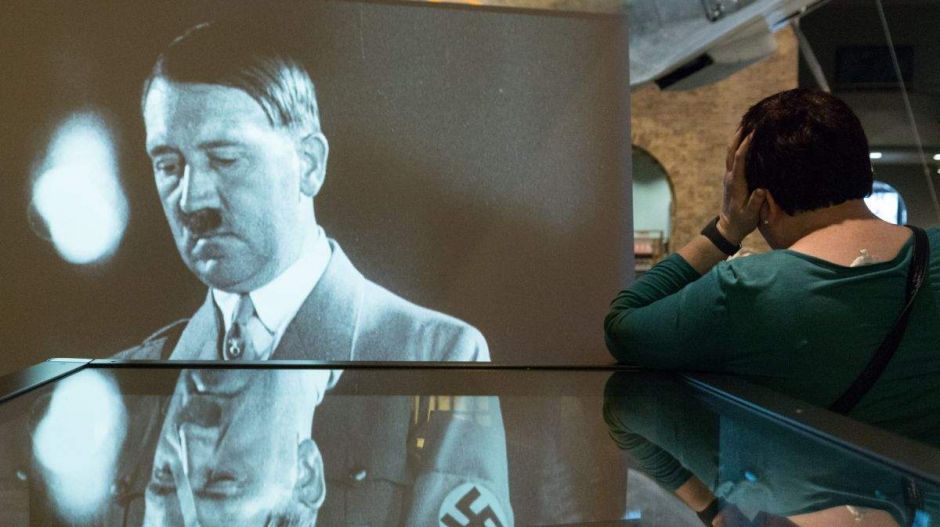 Történelemtanárokat tiltott le a Youtube, akik Hitlerről töltöttek fel archív felvételeket