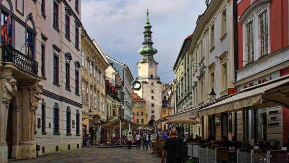 A tömegrendezvény tilos, de plázázni már lehet Szlovákiában