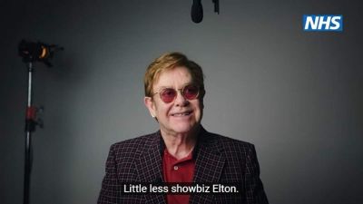 Szanaszét szivatják Elton Johnt egy brit oltáspárti videóban