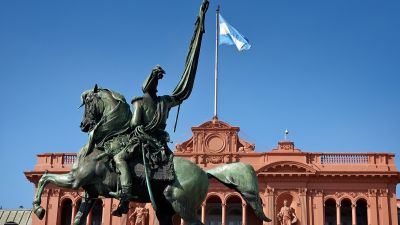 40 százalékos infláció, 19 millió szegény, megosztott közélet – miért húzza az ág is Argentínát?