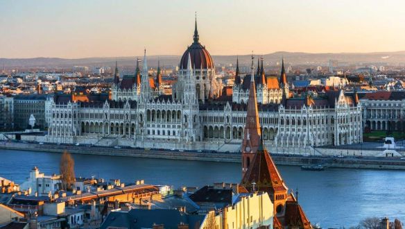 Döntöttek Orbánék Budapestről: feloldják a kijárási korlátozásokat
