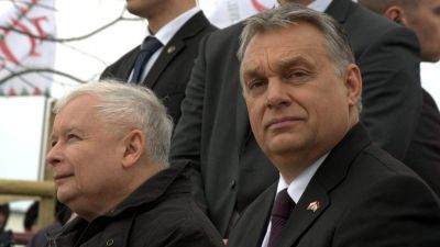 Kaczyński idejött kampányolni Orbánnak, aki a Żubrówkáról mesélt neki