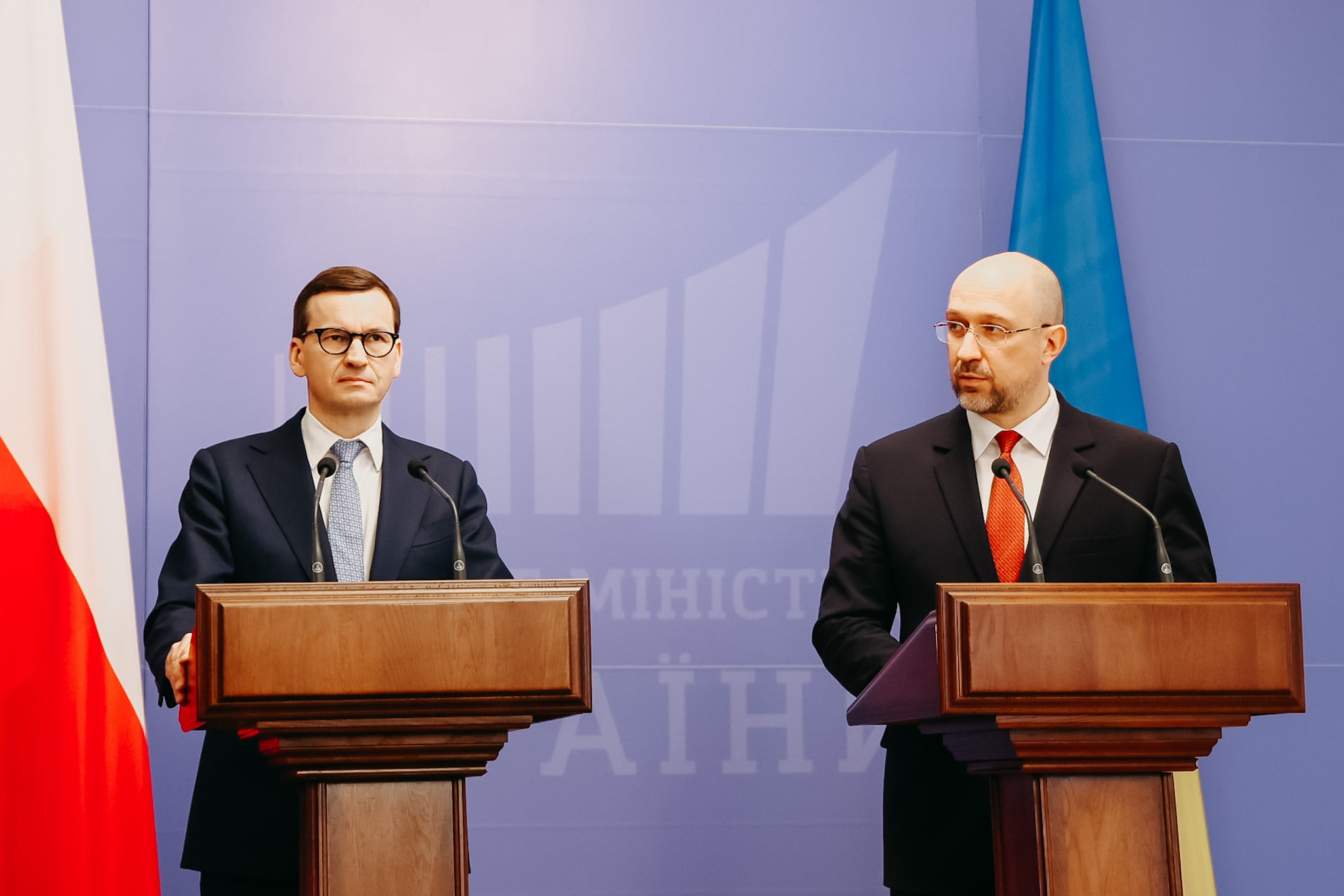 Mateusz Morawiecki lengyel és Denisz Smihal ukrán miniszterelnök tart közös sajtótájékoztatót még február 1-jén.