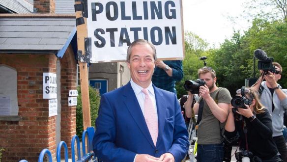 Így nyerné meg Nigel Farage Boris Johnsonnak a brit választást