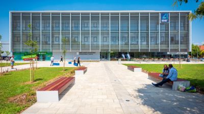 Mészáros és Paár cégei újítják fel a győri Széchenyi Egyetemet