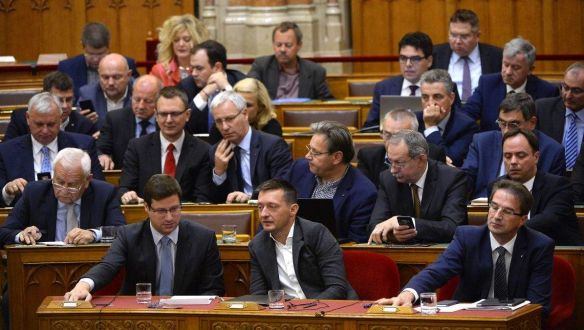 Nem Dúró Dóra lesz az egyetlen ellenzéki, aki megszavazza a Fidesz határozatát