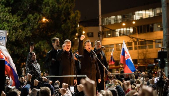 Robert Fico már felkelést vizionált a pozsonyi oltásellenes tüntetésen