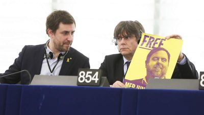Elvehetik az EP-be végül most beülő katalán képviselők mentelmi jogát is