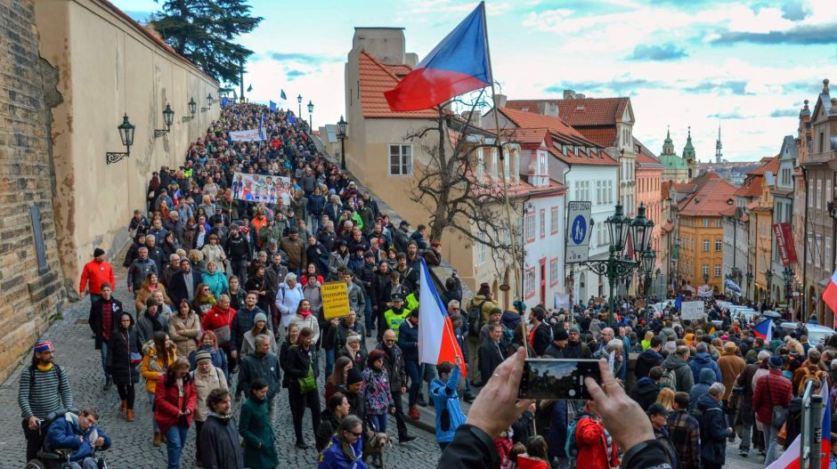 Az első tavaszi napon rögtön kimentek a csehek tüntetni Babiš ellen